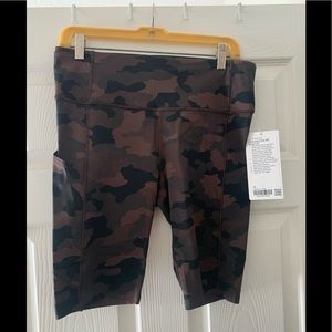 Lululemon F & F HR 10” short